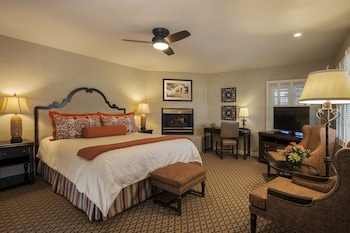 Deluxe Room, 1 King Bed, Fireplace