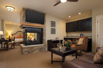 Junior Suite, 1 King Bed with Sofa bed, Fireplace