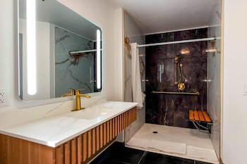 Suite, 1 King Bed, Accessible, Non Smoking (Efficiency, Upgrade)