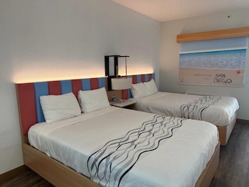 Suite, 2 Queen Beds, Non Smoking