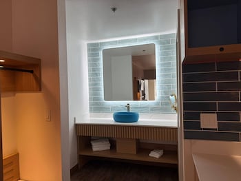 Suite, 2 Queen Beds, Non Smoking