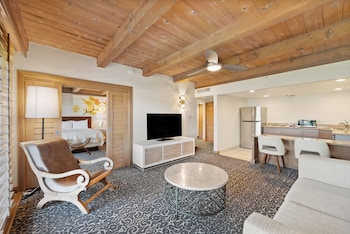 Standard Suite, 2 Queen Beds, Garden View