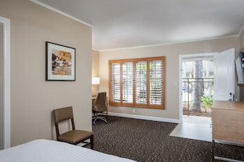 Standard Room, 1 Queen Bed, Accessible (Mobility, Roll-In Shower)