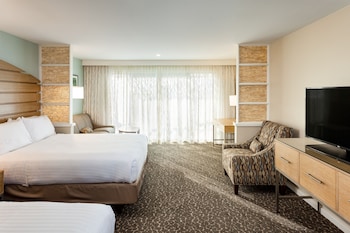 Suite, Multiple Beds, Bathtub