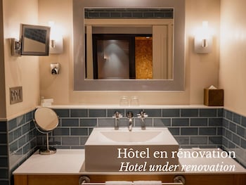 Renovation Special Offer Luxury King Room