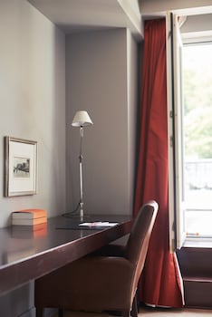 Comfort Room, 1 King Bed, River View