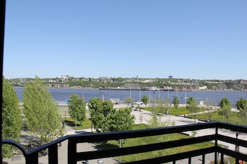 Room, River View (Luxe King)