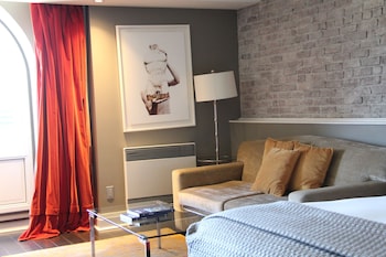 Room, River View (Luxe King)