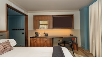 Emerald City Skyline Luxe