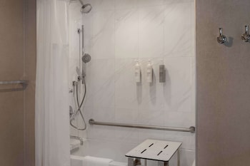 Room, 2 Queen Beds, Accessible, Bathtub (Mobility & Hearing)