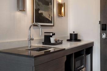 Studio, 2 Queen Beds, Accessible, Bathtub (Mobility & Hearing)