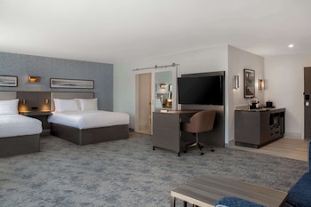 Studio, 2 Queen Beds, Accessible, Bathtub (Mobility & Hearing)