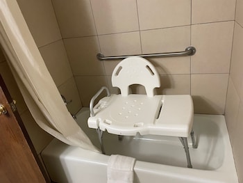 Room, 2 Queen Beds, Mobility Accessible, Non Smoking (Roll-In Shower)