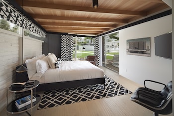L'Horizon Premier Bungalow, Pool View