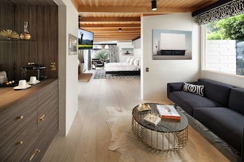 L'Horizon Fireplace Suite