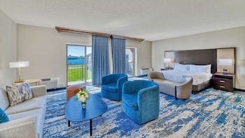Suite, 1 King Bed with Sofa bed, Balcony