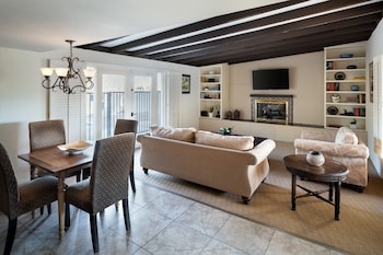 Suite, Multiple Beds (Marigold Casita - 1 King Bed and 2 Qu)