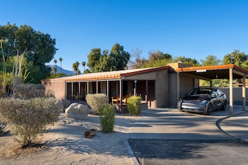 Suite, Multiple Beds (Smoketree Casita - 1 King Bed and 2 Q)