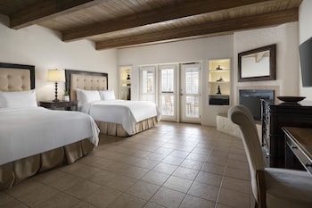 Deluxe Room, 2 Queen Beds (Deluxe Poolside Room - 2 Queen Beds)