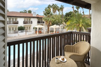 Deluxe Room, 2 Queen Beds (Deluxe Poolside Room - 2 Queen Beds)