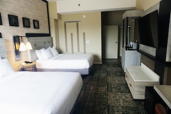 Room, 2 Queen Beds, Accessible, Bathtub