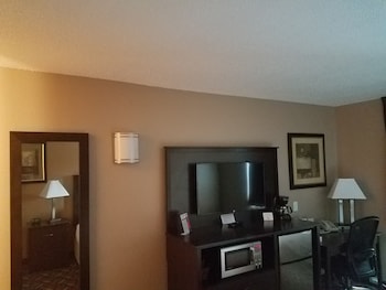 Executive, One Queen Bed, Non-Smoking