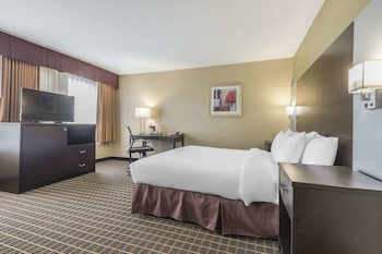 Suite, 1 King Bed, Accessible, Non Smoking
