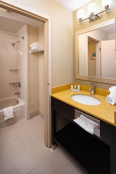 Suite, 1 King Bed, Non Smoking (Upgrade)