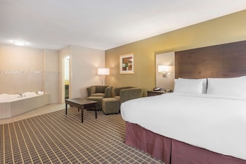 Suite, 1 King Bed, Non Smoking (Upgrade)