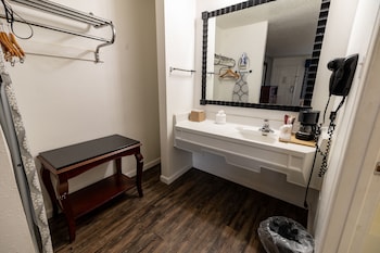 Standard Room, 1 King Bed, Smoking