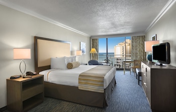 Standard Room, 1 King Bed, Refrigerator & Microwave, Partial Ocean View