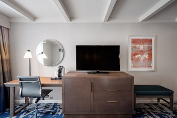 Standard Room, 2 Queen Beds, Accessible Bathtub (Mobility)