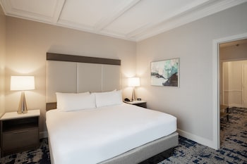 Junior Suite, 1 King Bed with Sofa bed