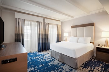Junior Suite, 1 King Bed, Accessible Bathtub (Mobility)