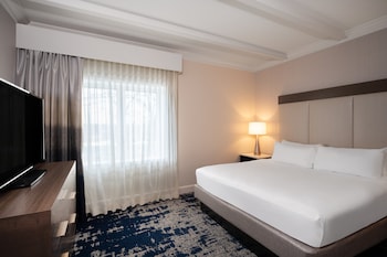 Junior Suite, 1 King Bed with Sofa bed