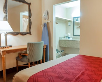 Standard Room, 2 Queen Beds, Non Smoking