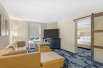 Suite, 1 King Bed, Non Smoking, Refrigerator & Microwave