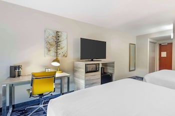 Suite, 1 King Bed, Non Smoking, Refrigerator & Microwave