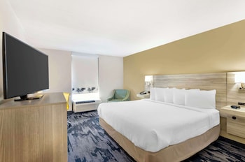 Standard Room, 1 King Bed, Accessible, Refrigerator & Microwave