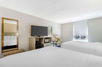 Suite, 2 Queen Beds, Non Smoking, Refrigerator & Microwave