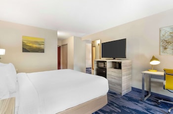 Standard Room, 1 King Bed, Non Smoking, Refrigerator & Microwave