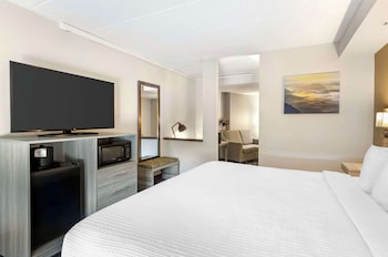 Suite, 1 King Bed, Accessible, Refrigerator & Microwave