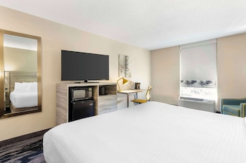 Suite, 1 King Bed, Non Smoking, Refrigerator & Microwave