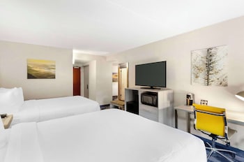 Suite, 2 Queen Beds, Non Smoking, Refrigerator & Microwave