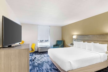 Standard Room, 1 King Bed, Non Smoking, Refrigerator & Microwave