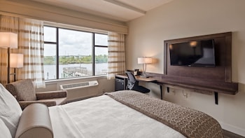 Standard Room, 1 Queen Bed, Accessible, Non Smoking (Walk-in Shower)