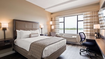 Standard Room, 1 Queen Bed, Accessible, Non Smoking (Walk-in Shower)