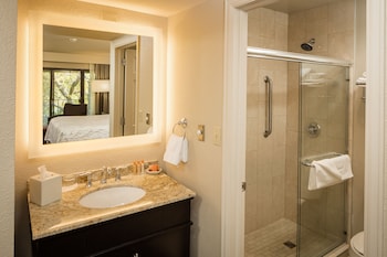 Standard Room, 2 Queen Beds, Non Smoking, Courtyard Area