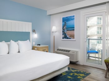 Standard Room, 1 King Bed, Accessible, Balcony