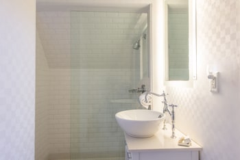 Standard Room, 1 Queen Bed